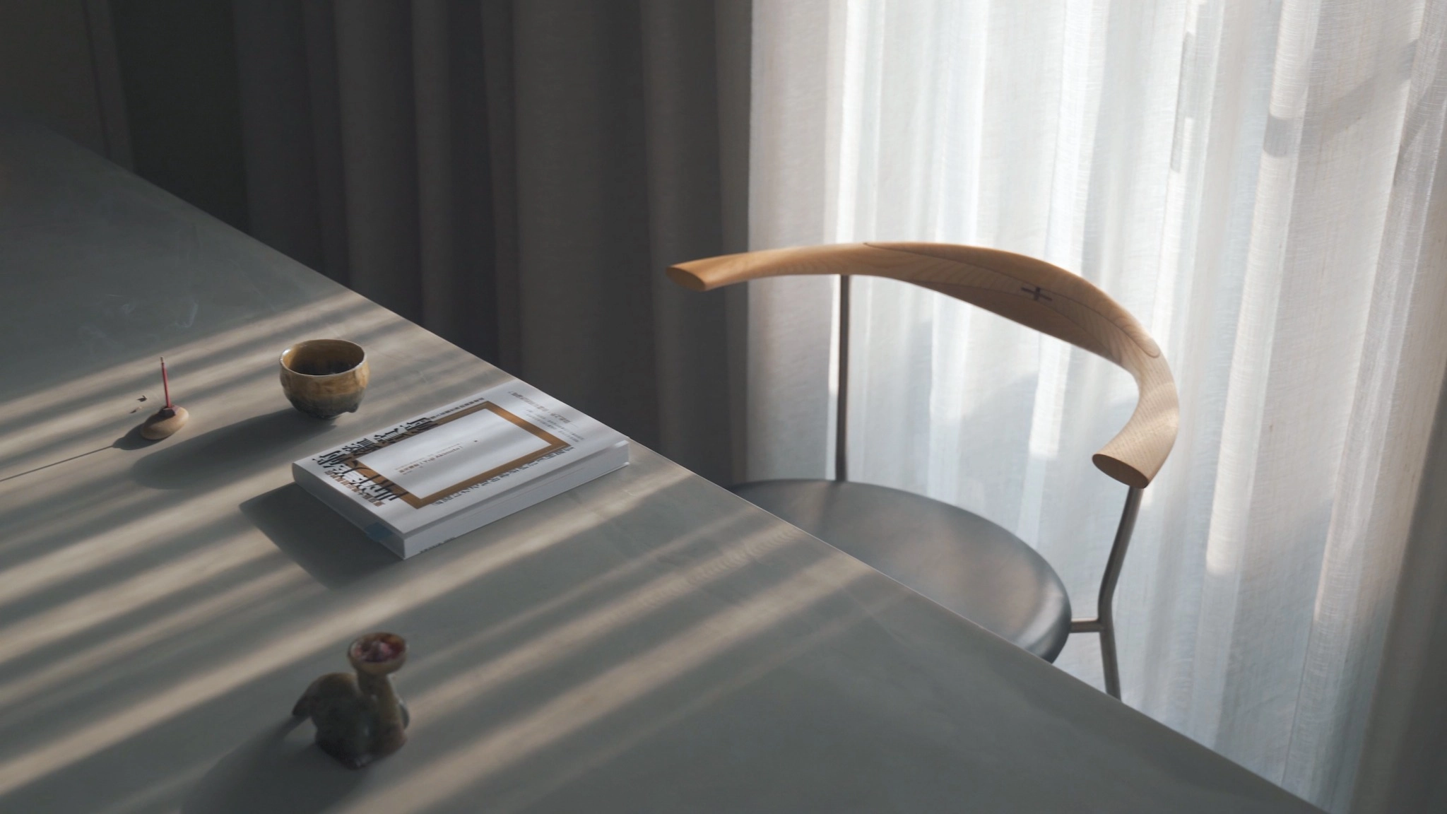 光影的層次：讓空間在安靜中流動的侘寂節奏！