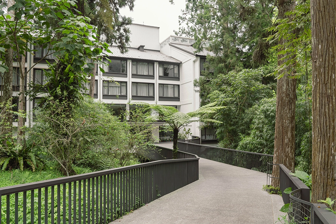 溪頭福華飯店漢光樓廊道