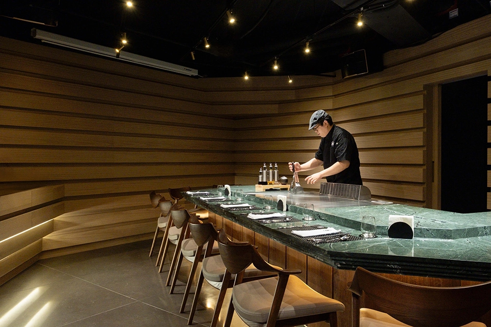 木包廂展現工藝與結構層次的結合